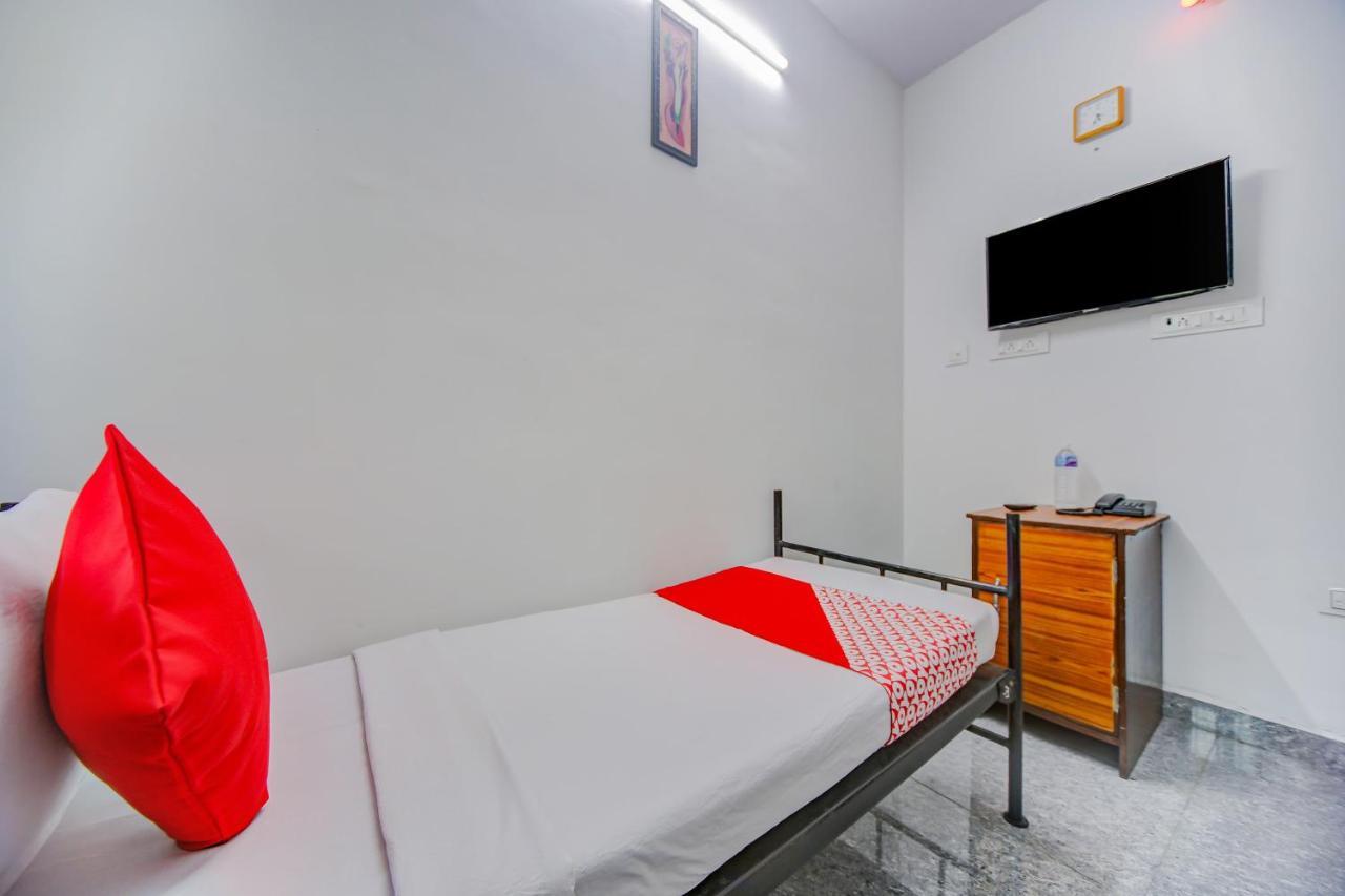 Oyo 81673 D Anchorage Inn 蓬蒂切里 外观 照片